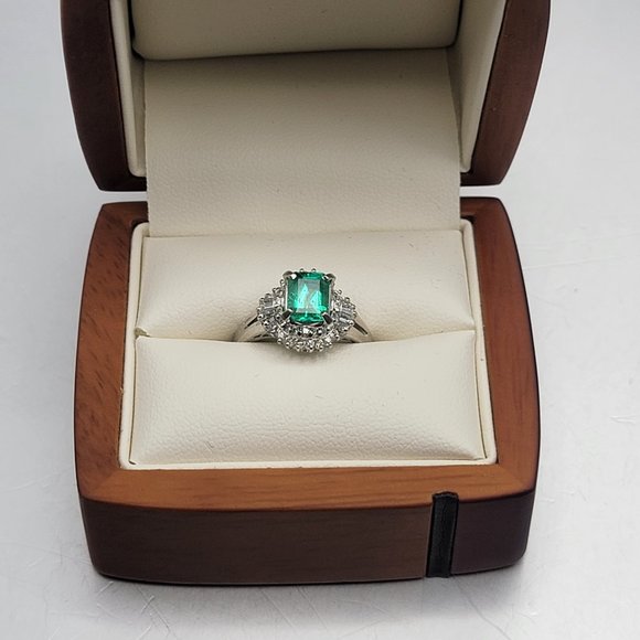 Platinum Emerald and 1.49 ctw VS1 Diamond Ring - Picture 3 of 11